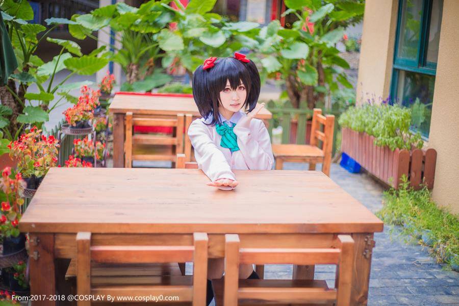 Cosplay福利/矢泽妮可学生校服黑丝短袜Cosplay写真图片