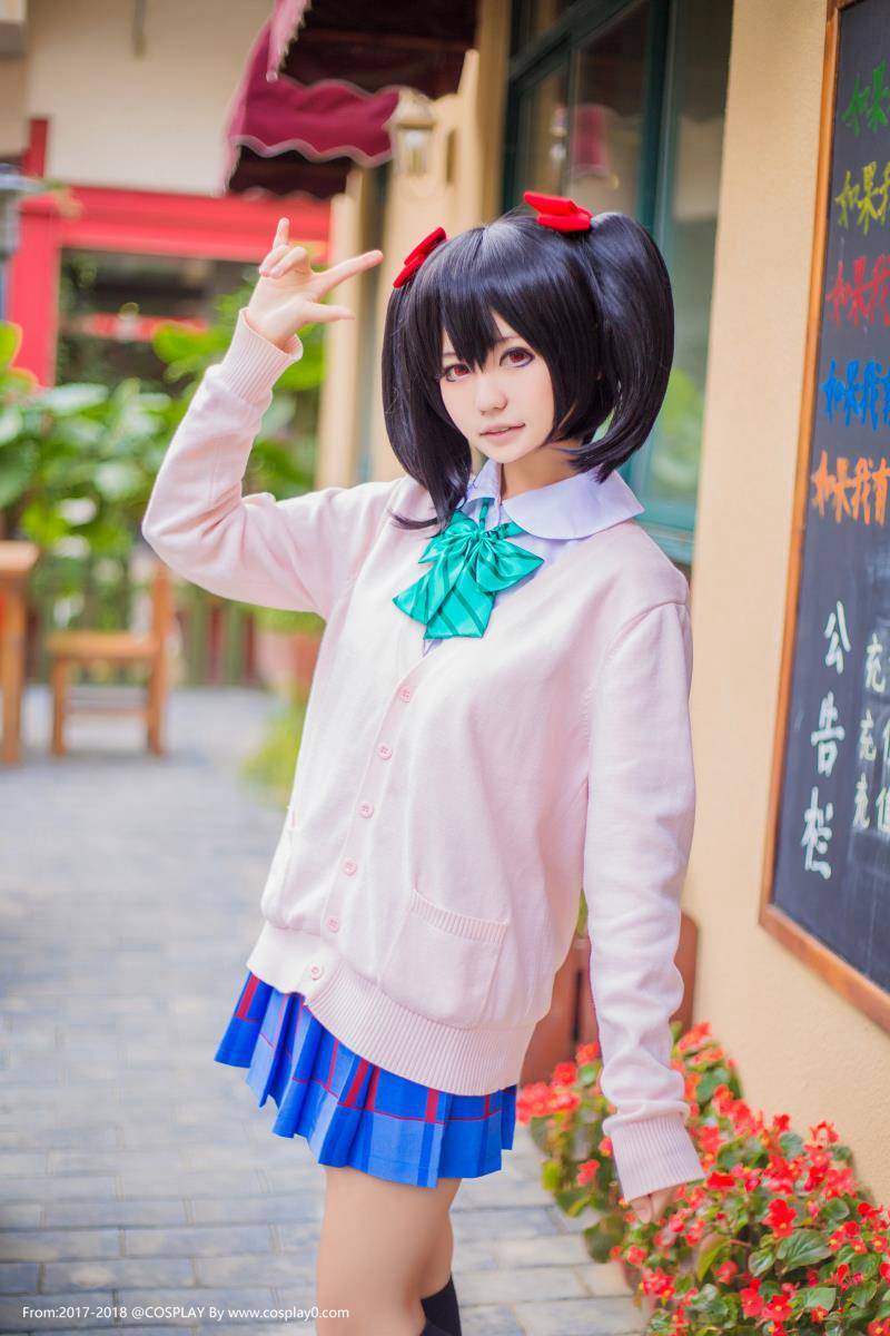 Cosplay福利/矢泽妮可学生校服黑丝短袜Cosplay写真图片