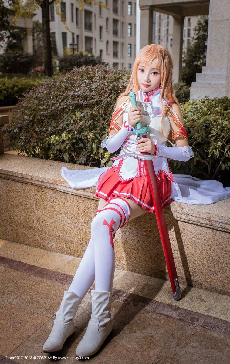 Cosplay福利/刀剑神域亚丝娜御姐白丝美腿Cosplay写真图片