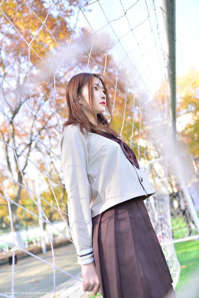 Cosplay福利/半次元卿颜呀JK制服绝对领域黑丝足控福利写真图片