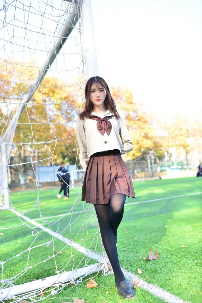 Cosplay福利/半次元卿颜呀JK制服绝对领域黑丝足控福利写真图片