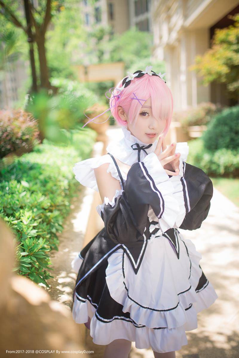 Cosplay福利/姐妹花雷姆拉姆可爱萝莉女仆装白丝Cosplay图片