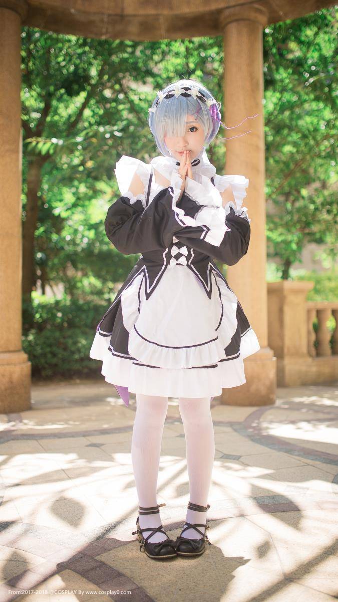 Cosplay福利/姐妹花雷姆拉姆可爱萝莉女仆装白丝Cosplay图片