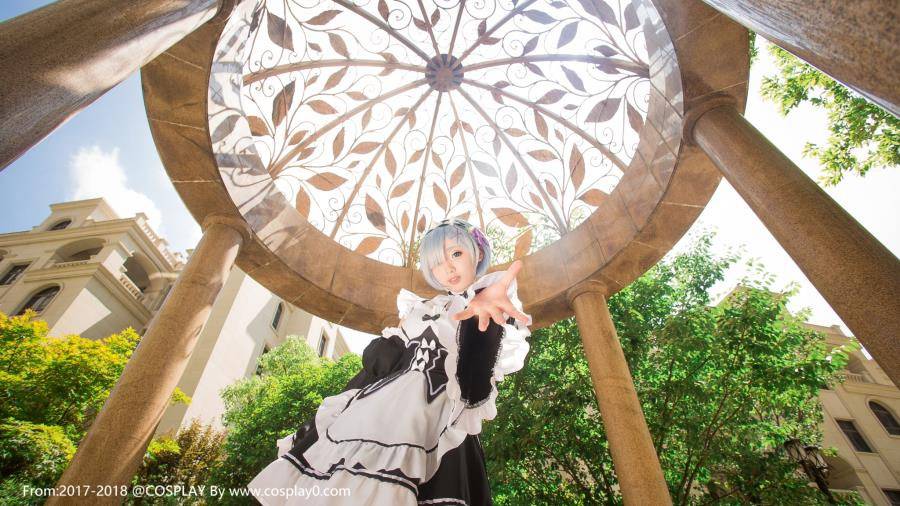 Cosplay福利/姐妹花雷姆拉姆可爱萝莉女仆装白丝Cosplay图片