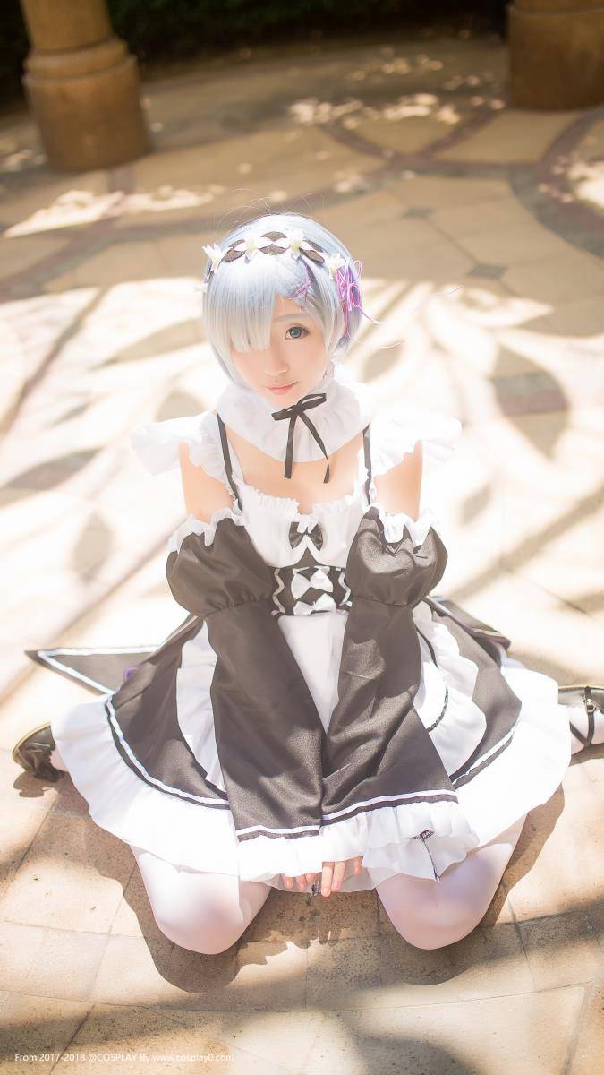 Cosplay福利/姐妹花雷姆拉姆可爱萝莉女仆装白丝Cosplay图片