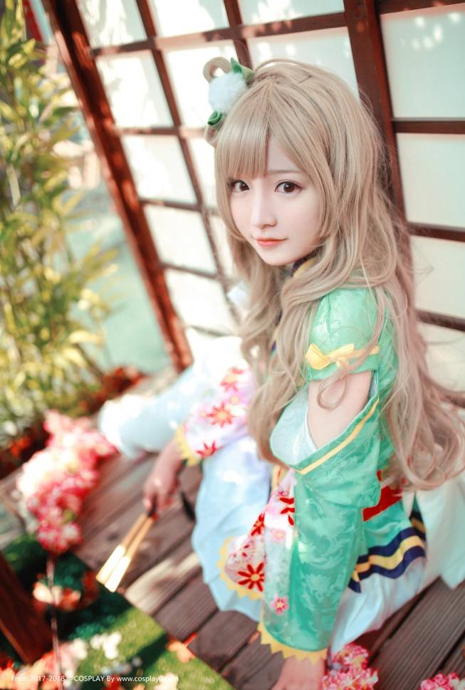 Cosplay福利/清纯美女扮演南小鸟萌妹子白丝美腿Cos写真图片