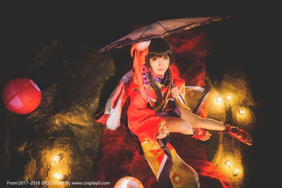 Cosplay福利/可爱日系萝莉Cos阴阳师手游神乐裸足写真图片