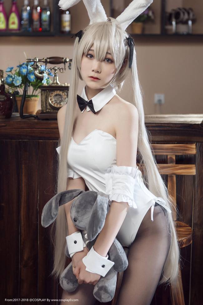 Cosplay福利/童颜巨乳小萝莉黑丝美腿诱惑Cos春日野穹福利姬