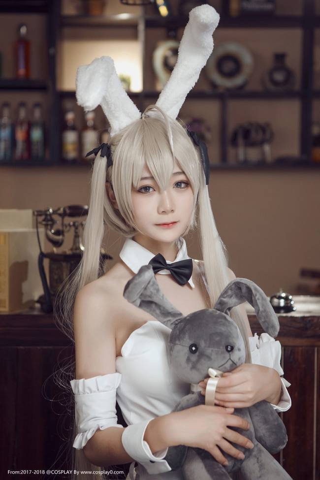 Cosplay福利/童颜巨乳小萝莉黑丝美腿诱惑Cos春日野穹福利姬