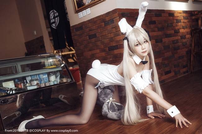Cosplay福利/童颜巨乳小萝莉黑丝美腿诱惑Cos春日野穹福利姬