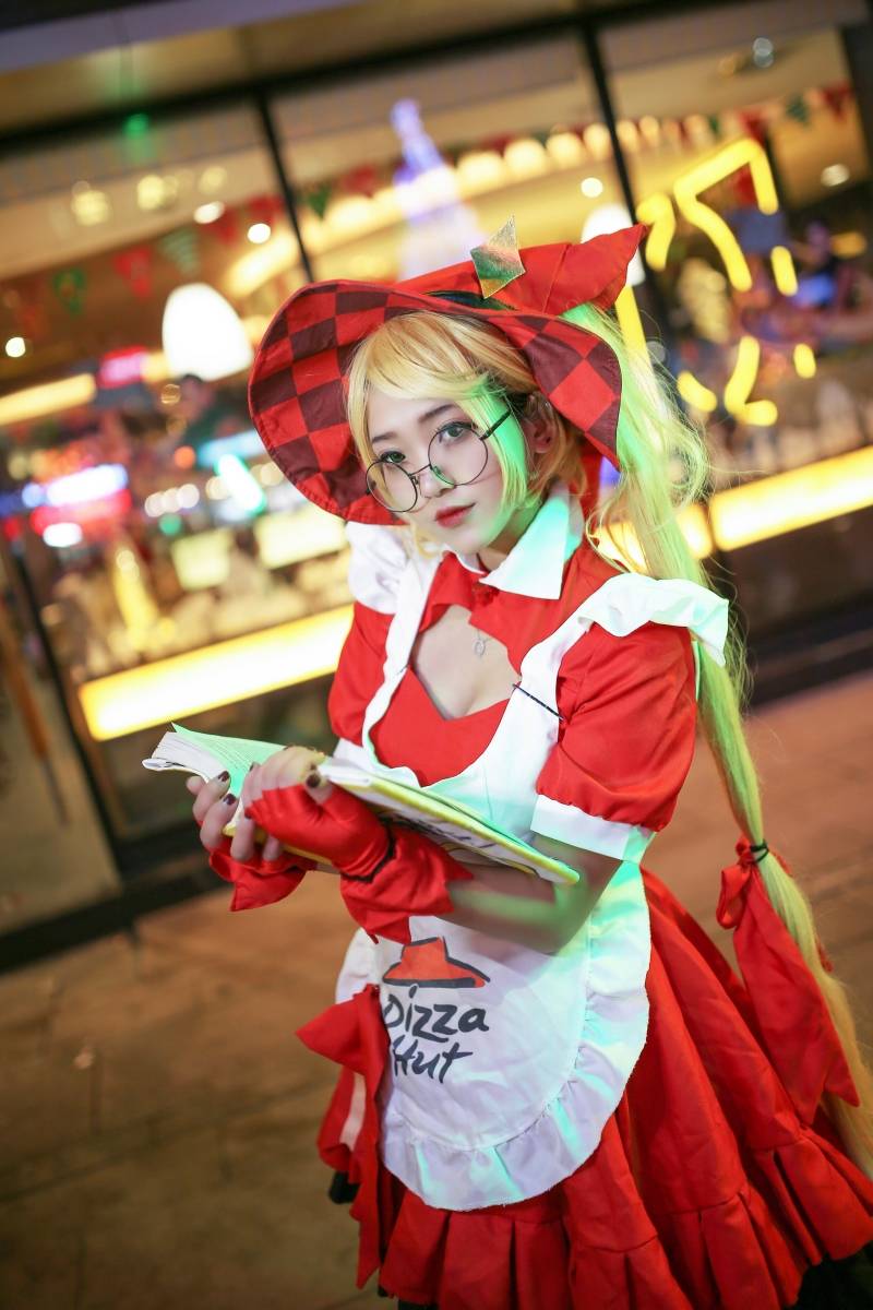 Cosplay福利/巨乳萝莉扮演王者荣耀魔法小厨娘安琪拉Cosplay图片