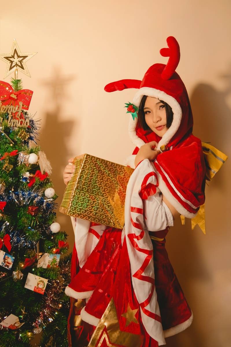 Cosplay福利/萌妹子扮演王者荣耀女英雄貂蝉圣诞恋歌Cosplay图片