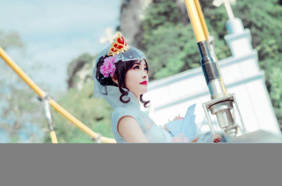 Cosplay福利/清纯美女Cos王者荣耀纯白花嫁小乔同人本子图片