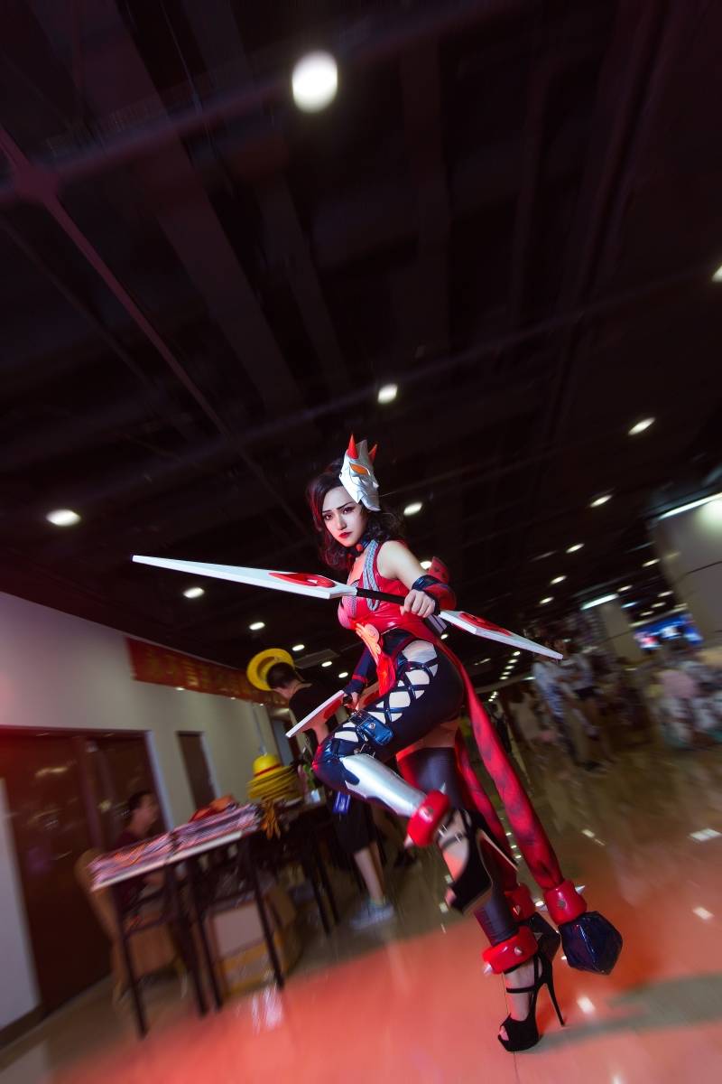 Cosplay福利/漫展场照王者荣耀大胸阿轲性感美女诱惑Cosplay图片