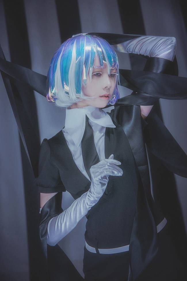 Cosplay福利/宝石之国制服美女Cosplay钻石白丝诱惑图片