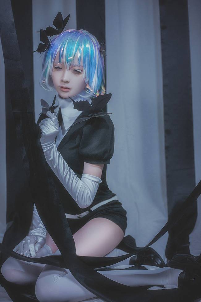 Cosplay福利/宝石之国制服美女Cosplay钻石白丝诱惑图片