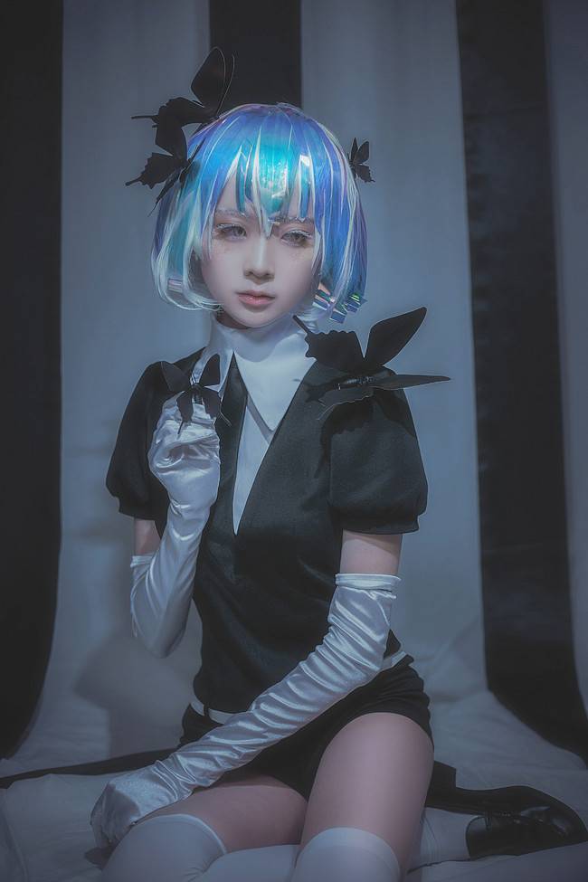 Cosplay福利/宝石之国制服美女Cosplay钻石白丝诱惑图片