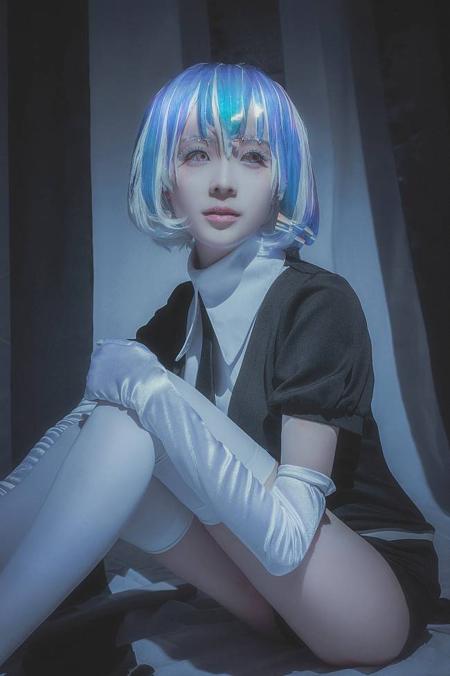 Cosplay福利/宝石之国制服美女Cosplay钻石白丝诱惑图片