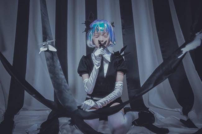 Cosplay福利/宝石之国制服美女Cosplay钻石白丝诱惑图片