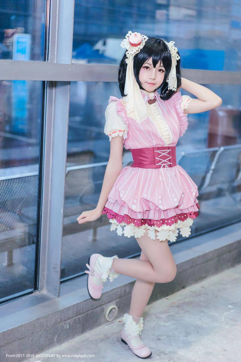 Cosplay福利/萌妹子桜桃喵双马尾萝莉Cosplay矢泽妮可本子图片