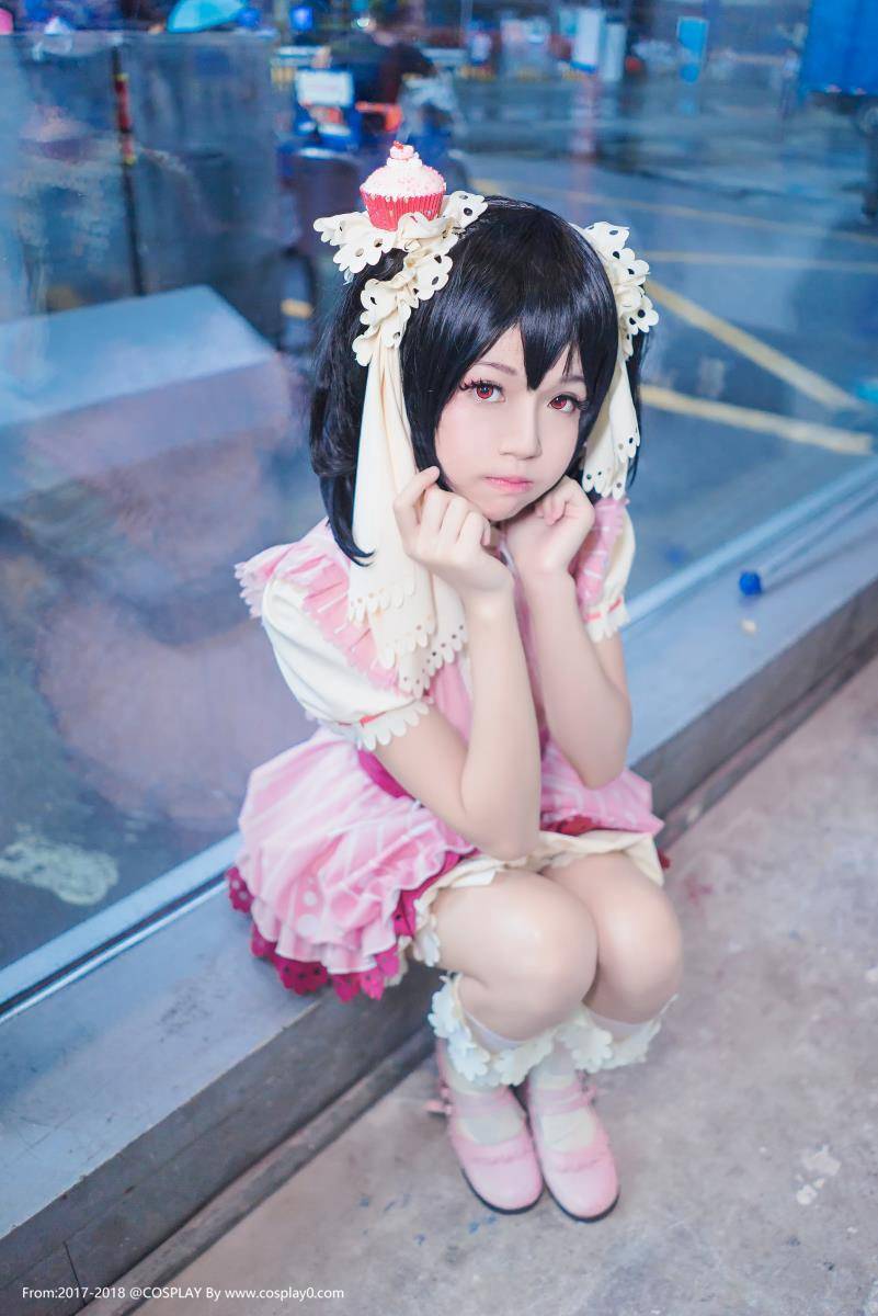 Cosplay福利/萌妹子桜桃喵双马尾萝莉Cosplay矢泽妮可本子图片