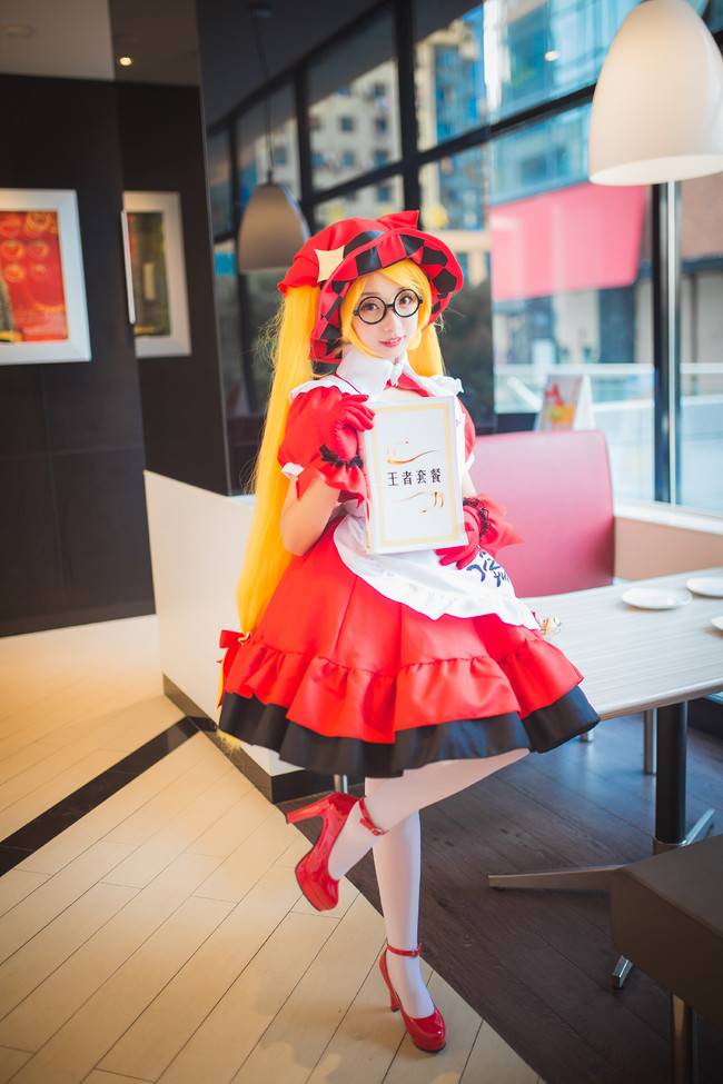 Cosplay福利/童颜巨乳眼镜娘Cosplay王者荣耀暗夜萝莉安琪拉图片