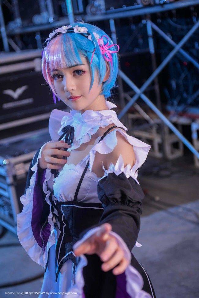 Cosplay福利/爱蜜莉雅雷姆拉姆姐妹花女仆诱惑Cosplay图片合集