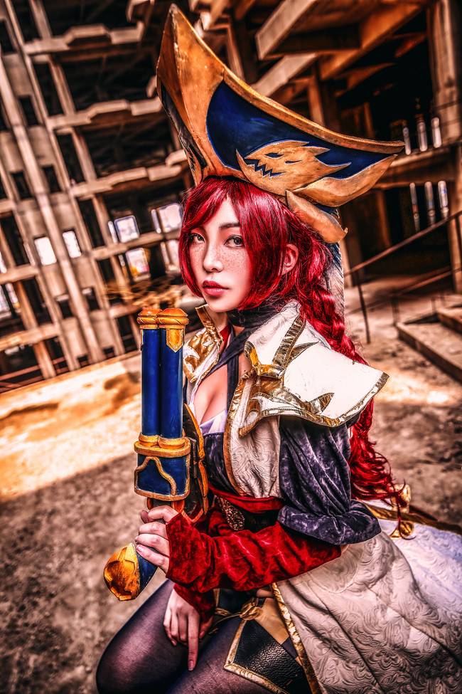 Cosplay福利/狂野性感英雄联盟厄运小姐COSPLAY