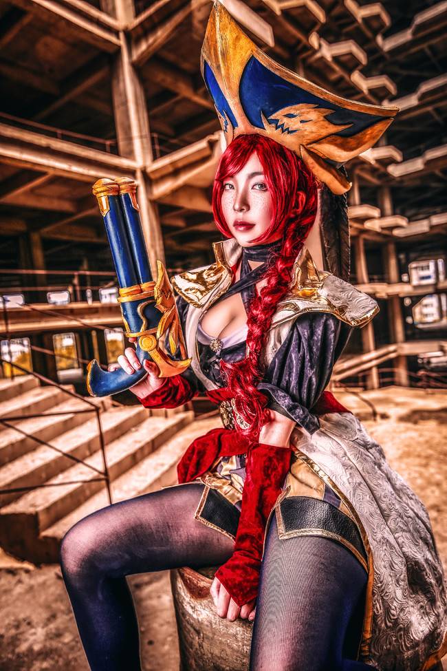 Cosplay福利/狂野性感英雄联盟厄运小姐COSPLAY