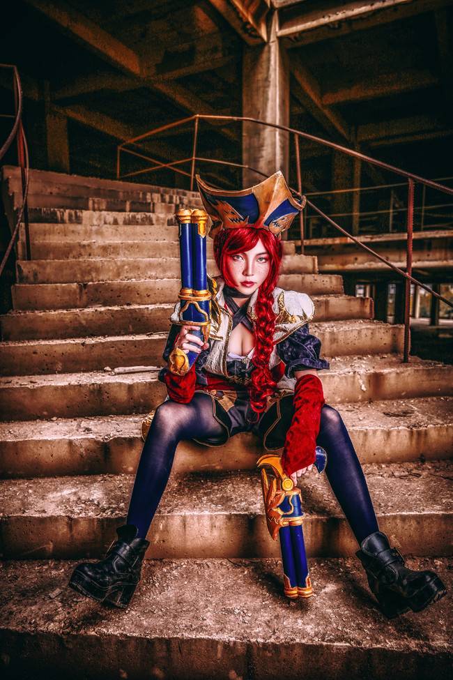 Cosplay福利/狂野性感英雄联盟厄运小姐COSPLAY