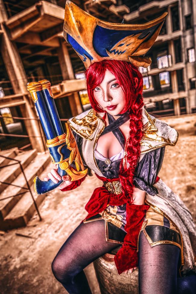 Cosplay福利/狂野性感英雄联盟厄运小姐COSPLAY