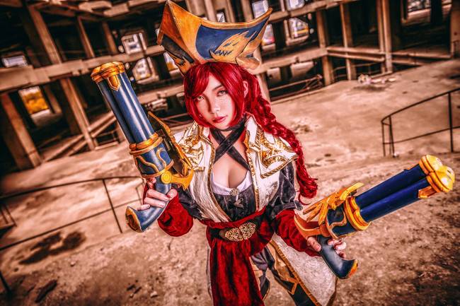 Cosplay福利/狂野性感英雄联盟厄运小姐COSPLAY