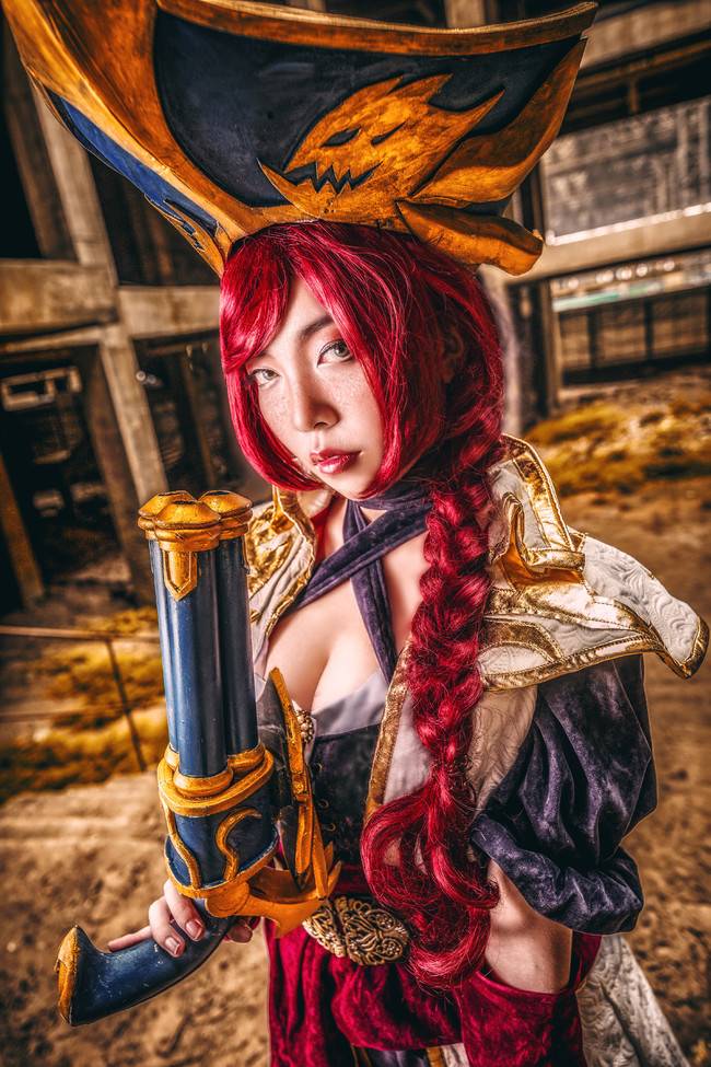 Cosplay福利/狂野性感英雄联盟厄运小姐COSPLAY