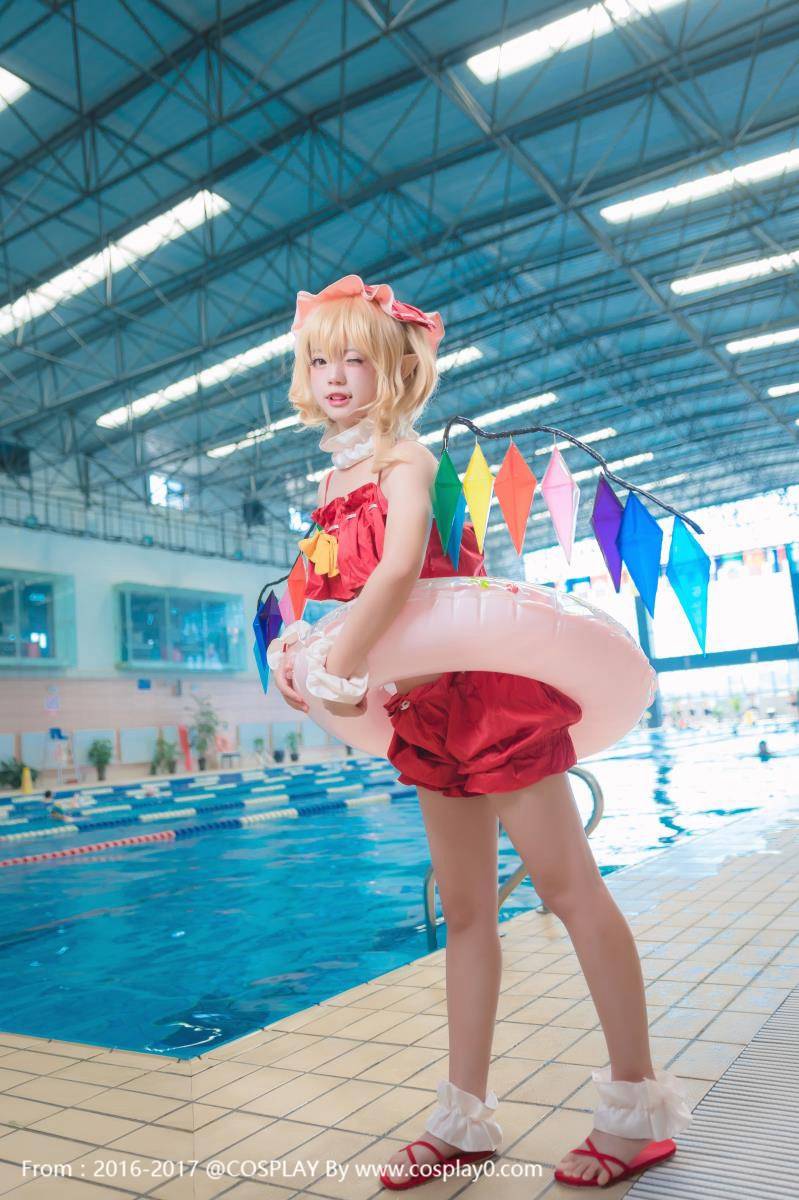 Cosplay福利/芙兰朵露夏日祭泳装萝莉水着Cosplay本子福利
