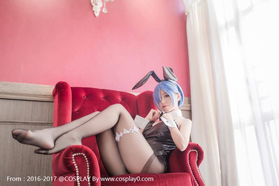 Cosplay福利/萌妹子小野妹子w雷姆兔女郎黑丝足控福利本子