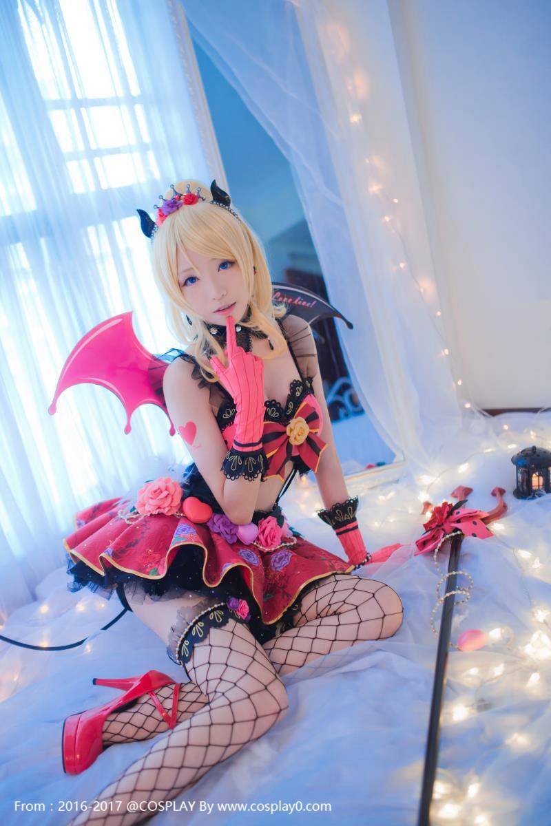 Cosplay福利/青青子Cosplay绚濑绘里小恶魔觉醒美腿福利图
