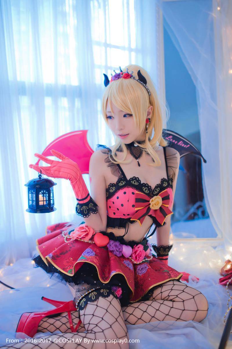 Cosplay福利/青青子Cosplay绚濑绘里小恶魔觉醒美腿福利图