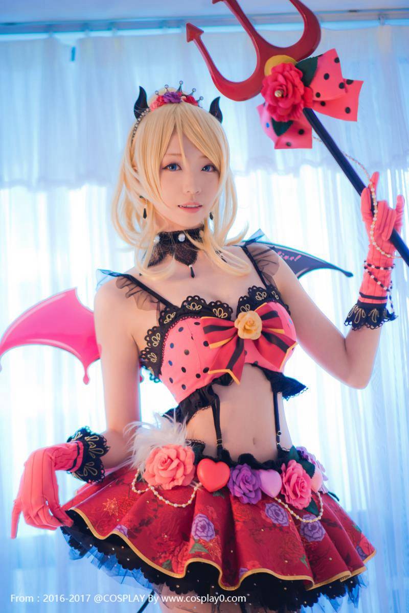 Cosplay福利/青青子Cosplay绚濑绘里小恶魔觉醒美腿福利图