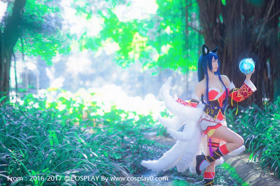 Cosplay福利/青青子Cos英雄联盟九尾妖狐阿狸美女诱惑图片