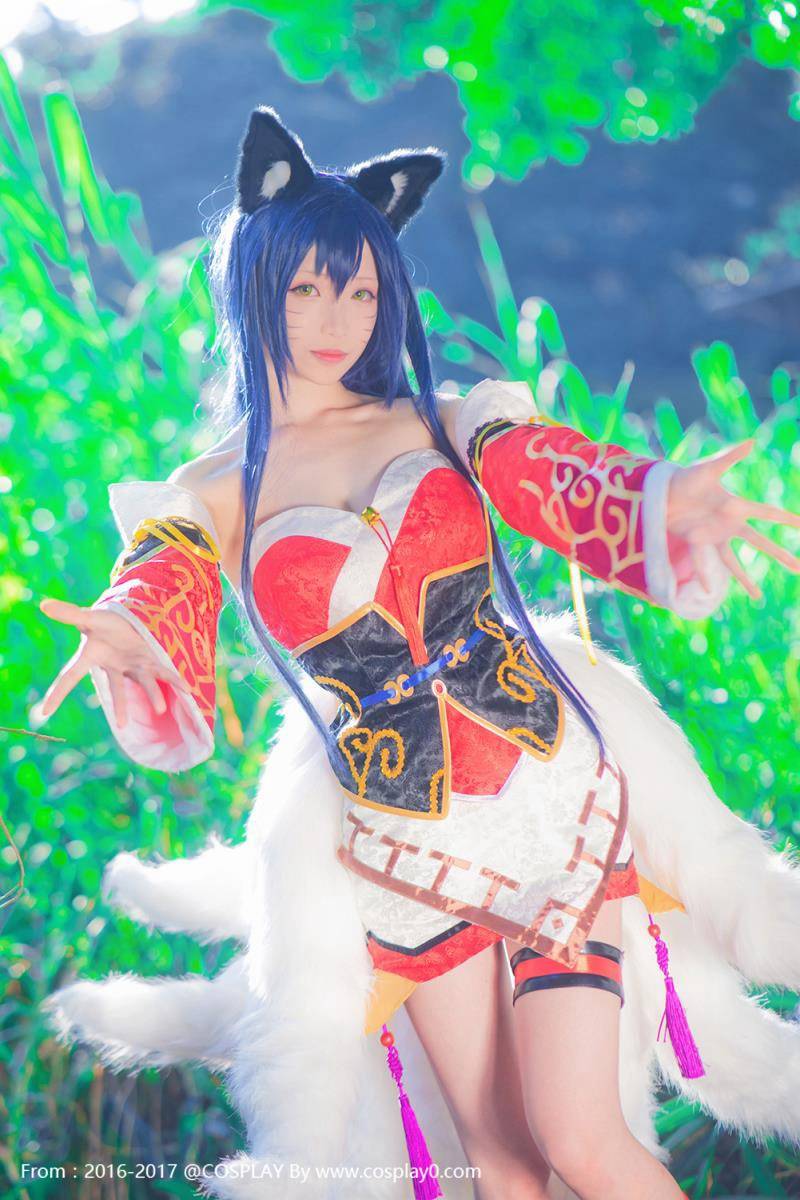 Cosplay福利/青青子Cos英雄联盟九尾妖狐阿狸美女诱惑图片
