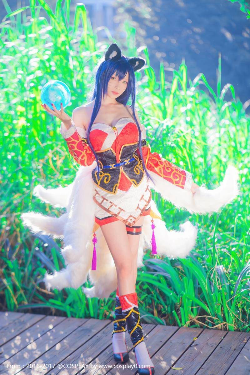 Cosplay福利/青青子Cos英雄联盟九尾妖狐阿狸美女诱惑图片