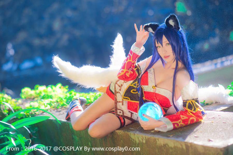Cosplay福利/青青子Cos英雄联盟九尾妖狐阿狸美女诱惑图片