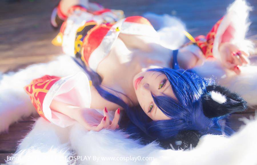 Cosplay福利/青青子Cos英雄联盟九尾妖狐阿狸美女诱惑图片
