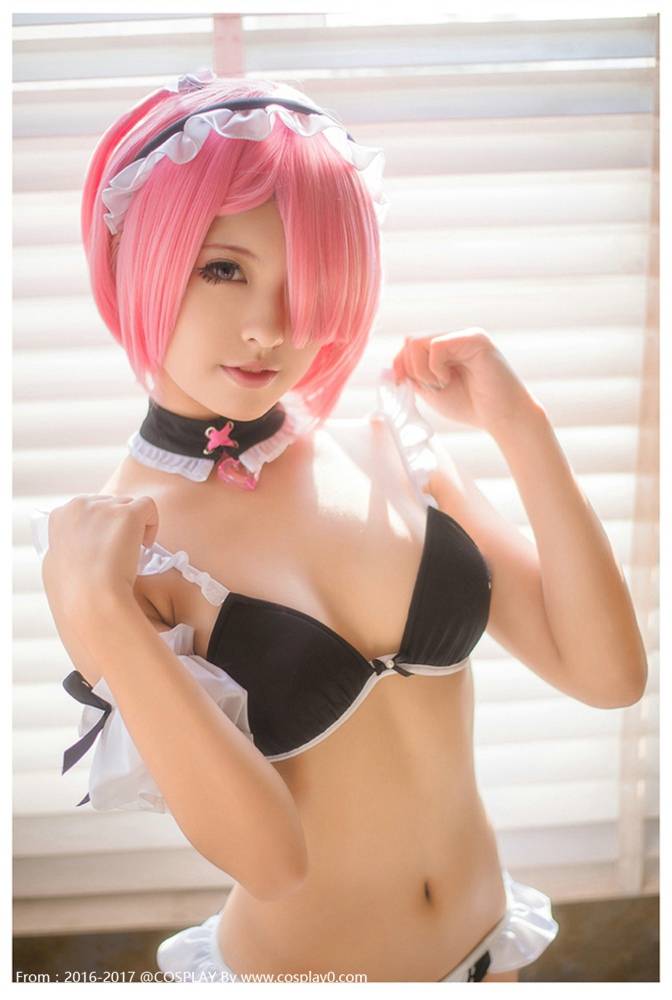 Cosplay福利/萌妹子蕾姆拉姆比基尼cosplay诱惑写真图片