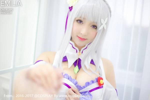 Cosplay福利/巨乳美女浅浅ASAKI艾米莉亚白丝Cos福利图