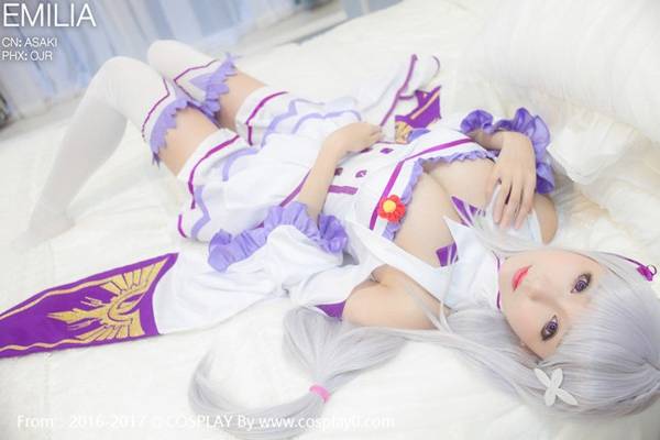 Cosplay福利/巨乳美女浅浅ASAKI艾米莉亚白丝Cos福利图