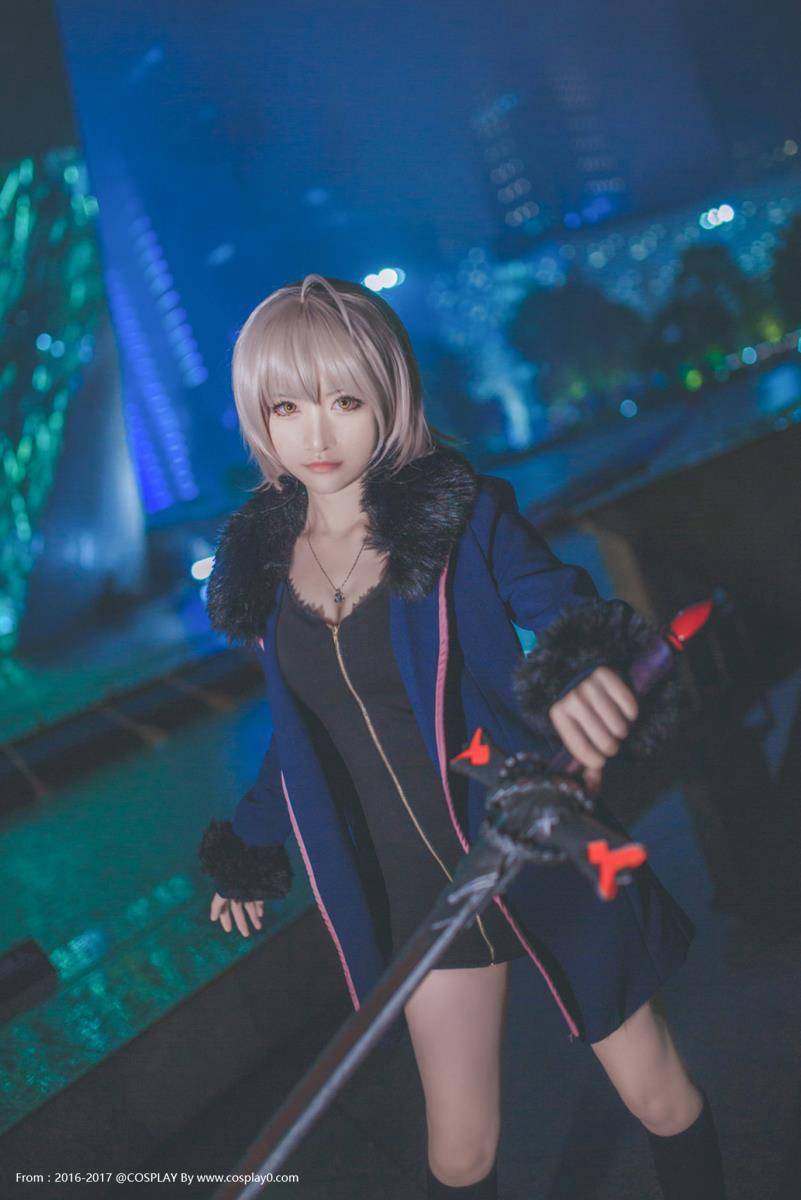 Cosplay福利/fate圣女贞德Alter美女制服Cosplay本子福利图