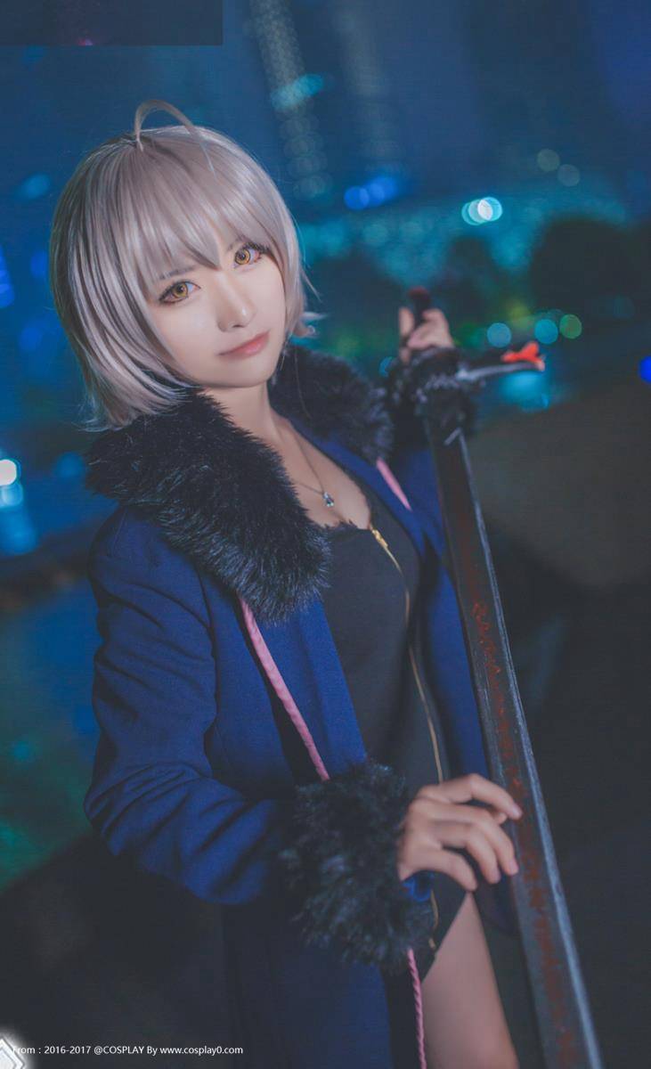 Cosplay福利/fate圣女贞德Alter美女制服Cosplay本子福利图