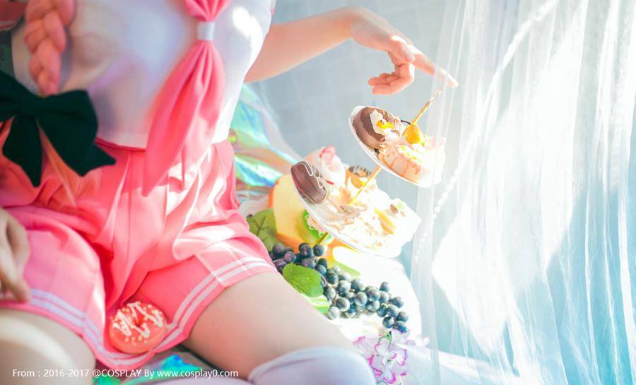 Cosplay福利/阿斯托尔福白丝萝莉Cosplay私房写真美女福利本子