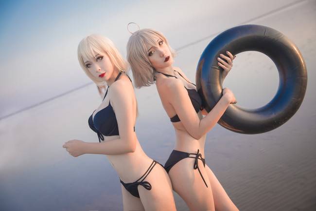 Cosplay福利/Fate/Grand Order 黑贞德 cn:U_O_ 黑呆 cn:花茶 双生子泳装COSPLAY美图欣赏